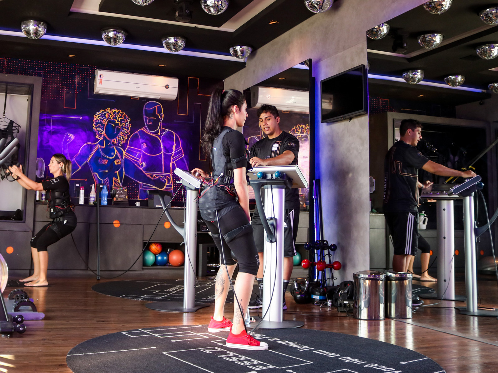Treinamento personalizado com eletroestimulação no Studio Feelz